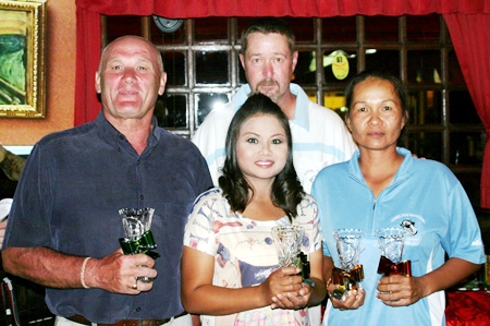 The tournament champions: Kermit’s team of Dave Stockman, Saranya, Bob Watson & Patsada with their trophies.